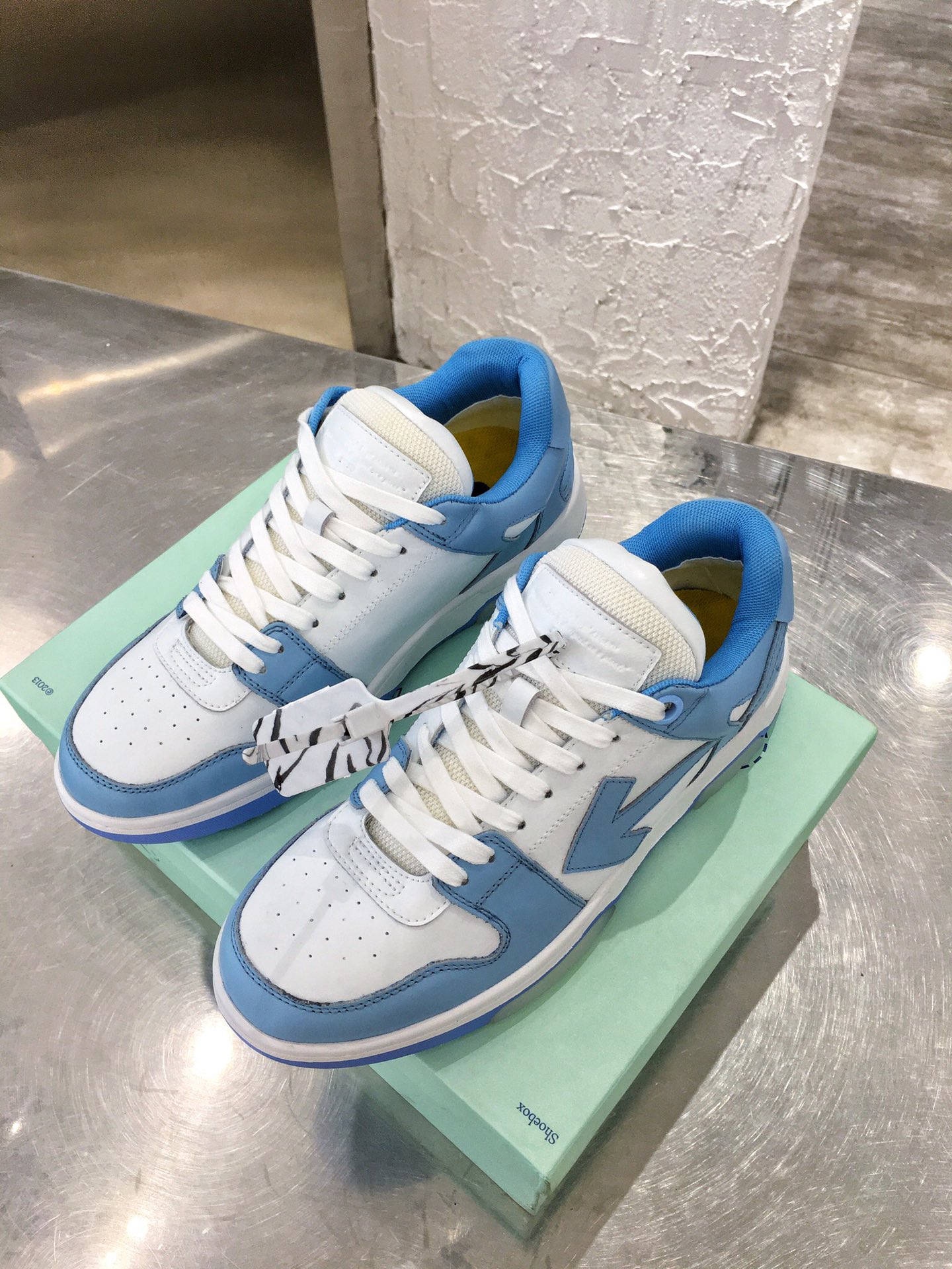 OFF-WHITE OOO Low Out Of Office White Light Blue