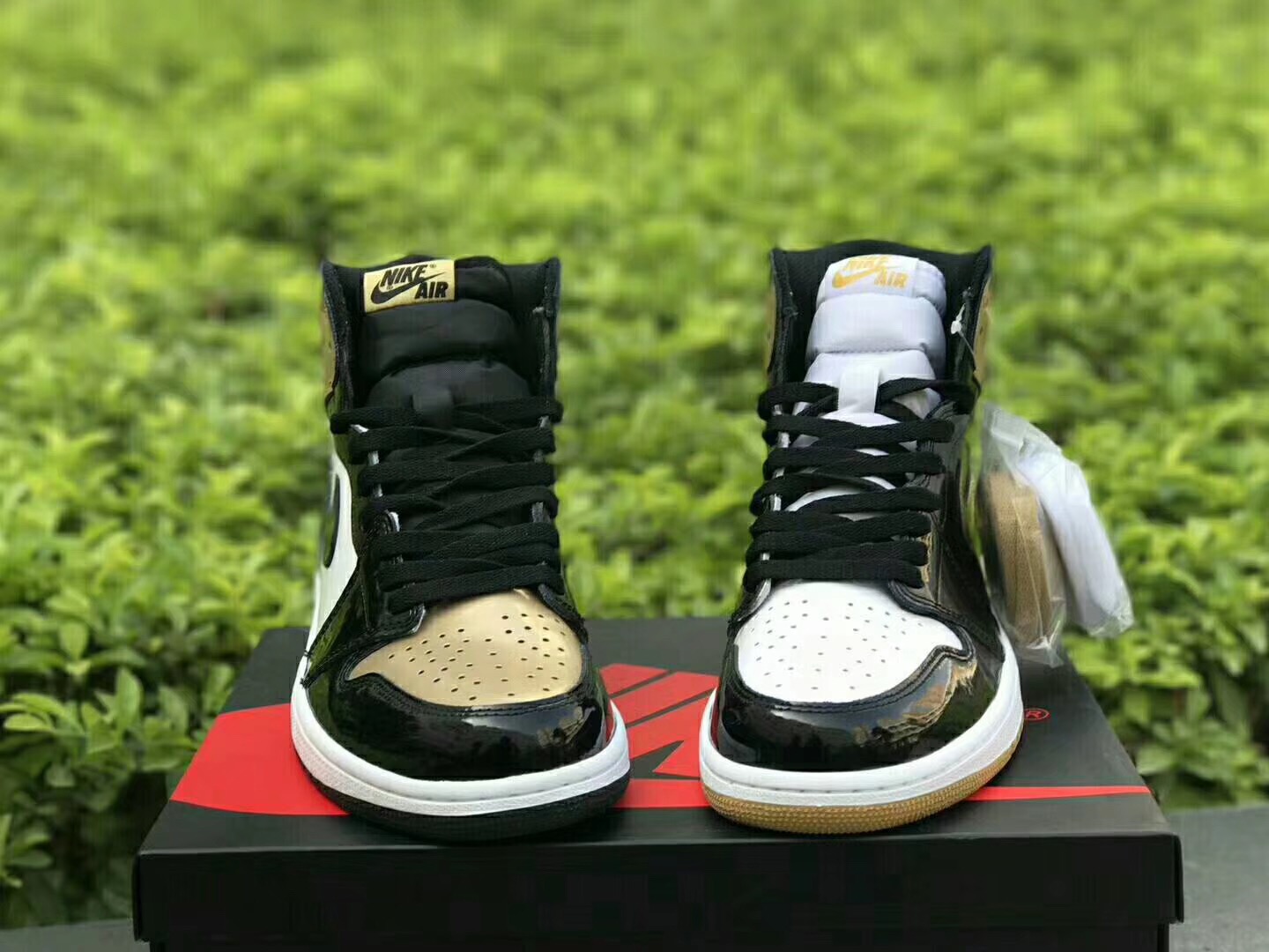 Jordan 1 Retro High Gold Top 3  861428-001