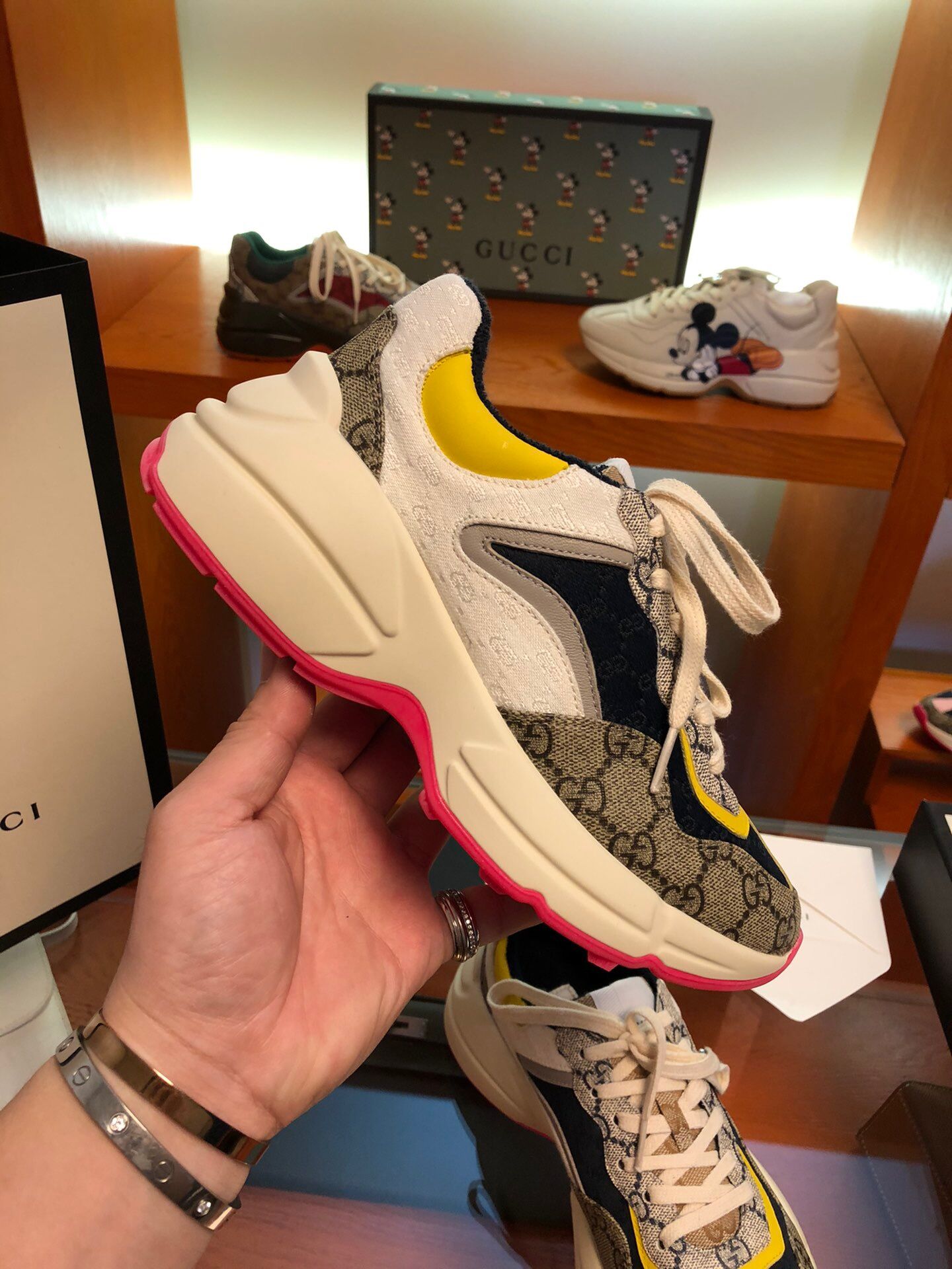 Gvcci Sneaker 20211014