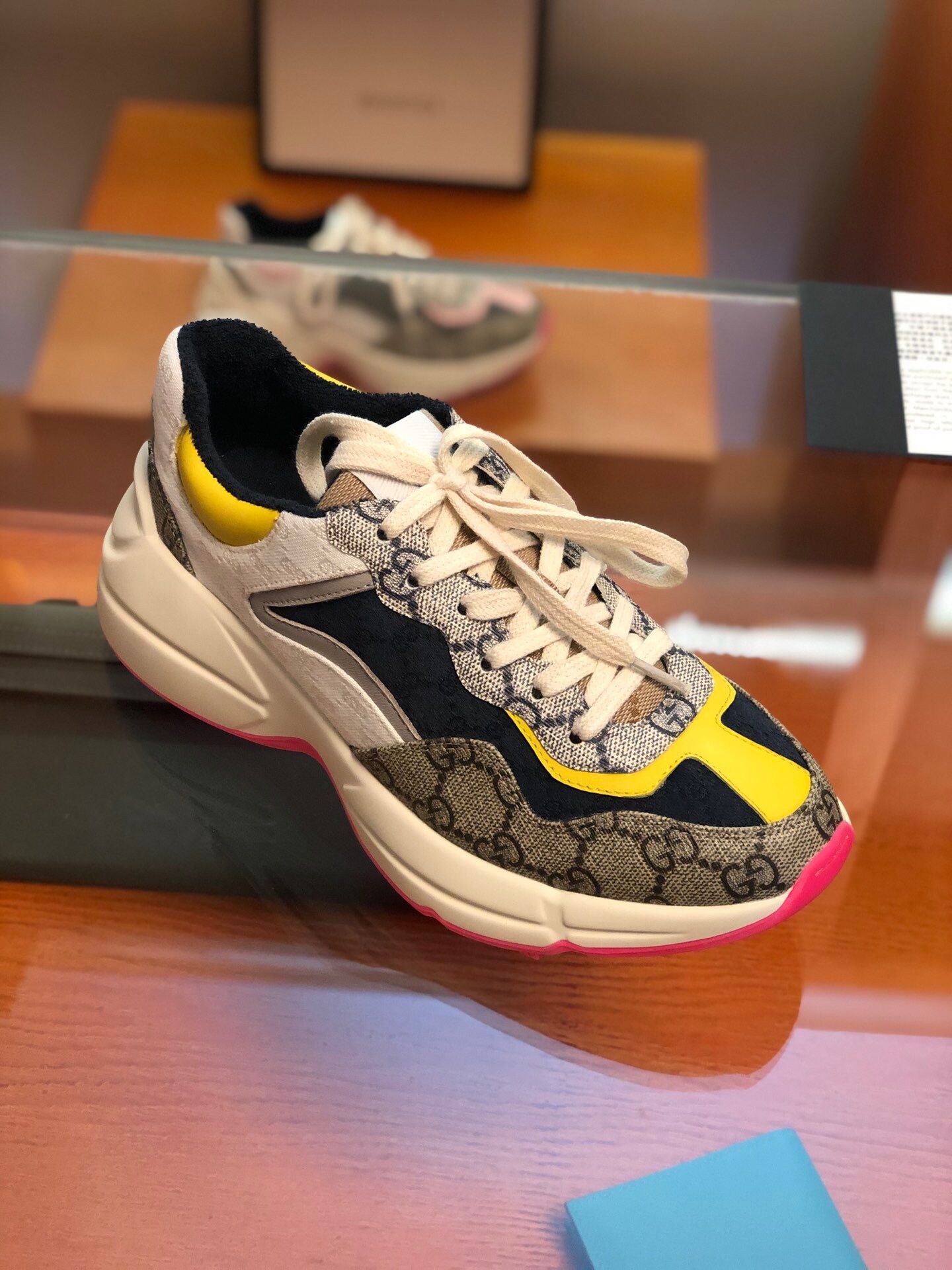 Gvcci Sneaker 20211014