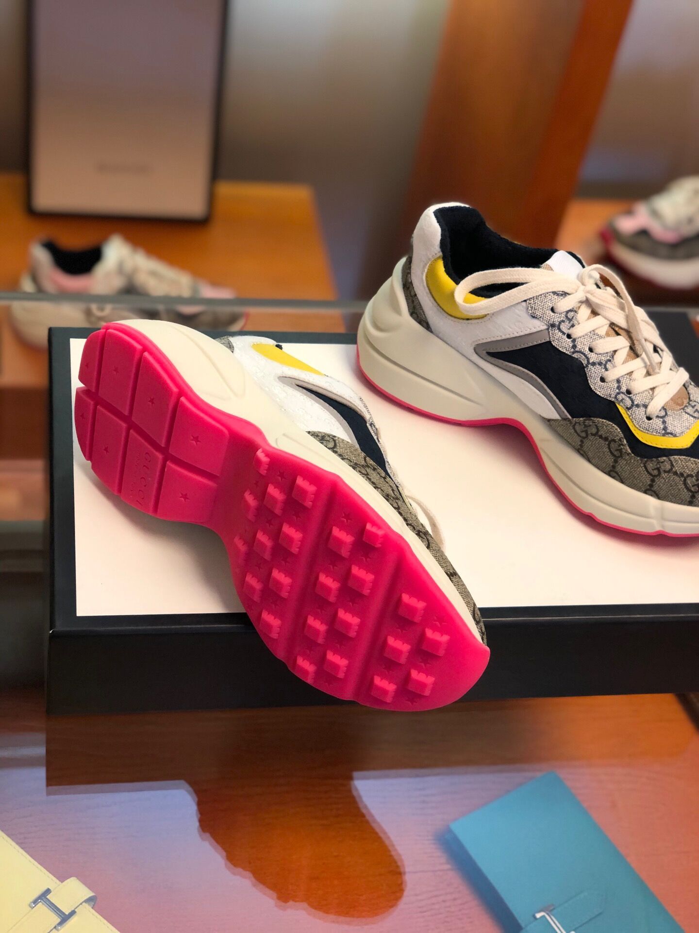 Gvcci Sneaker 20211014