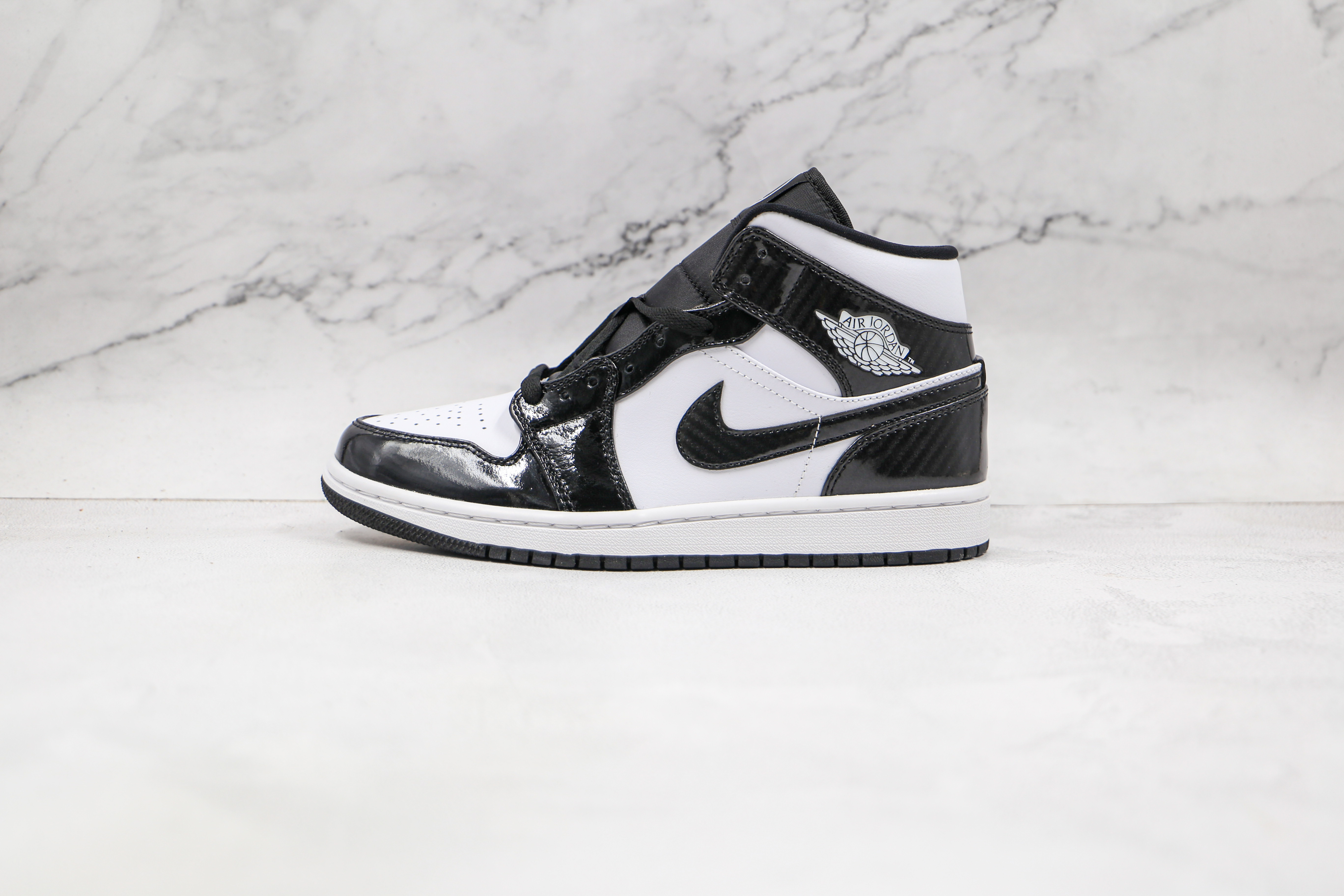 Jordan 1 Mid Carbon Fiber  DD1649-001