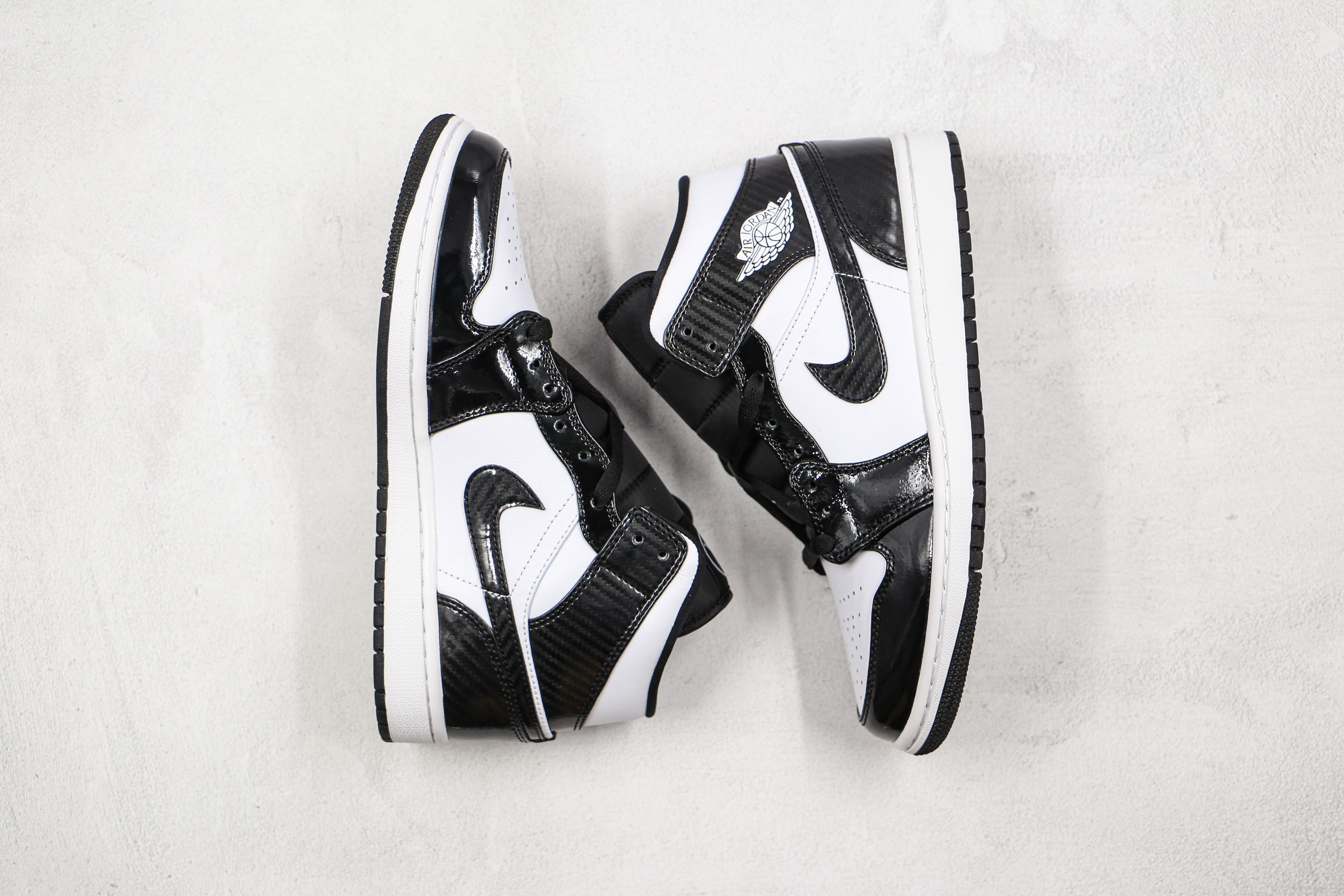 Jordan 1 Mid Carbon Fiber  DD1649-001