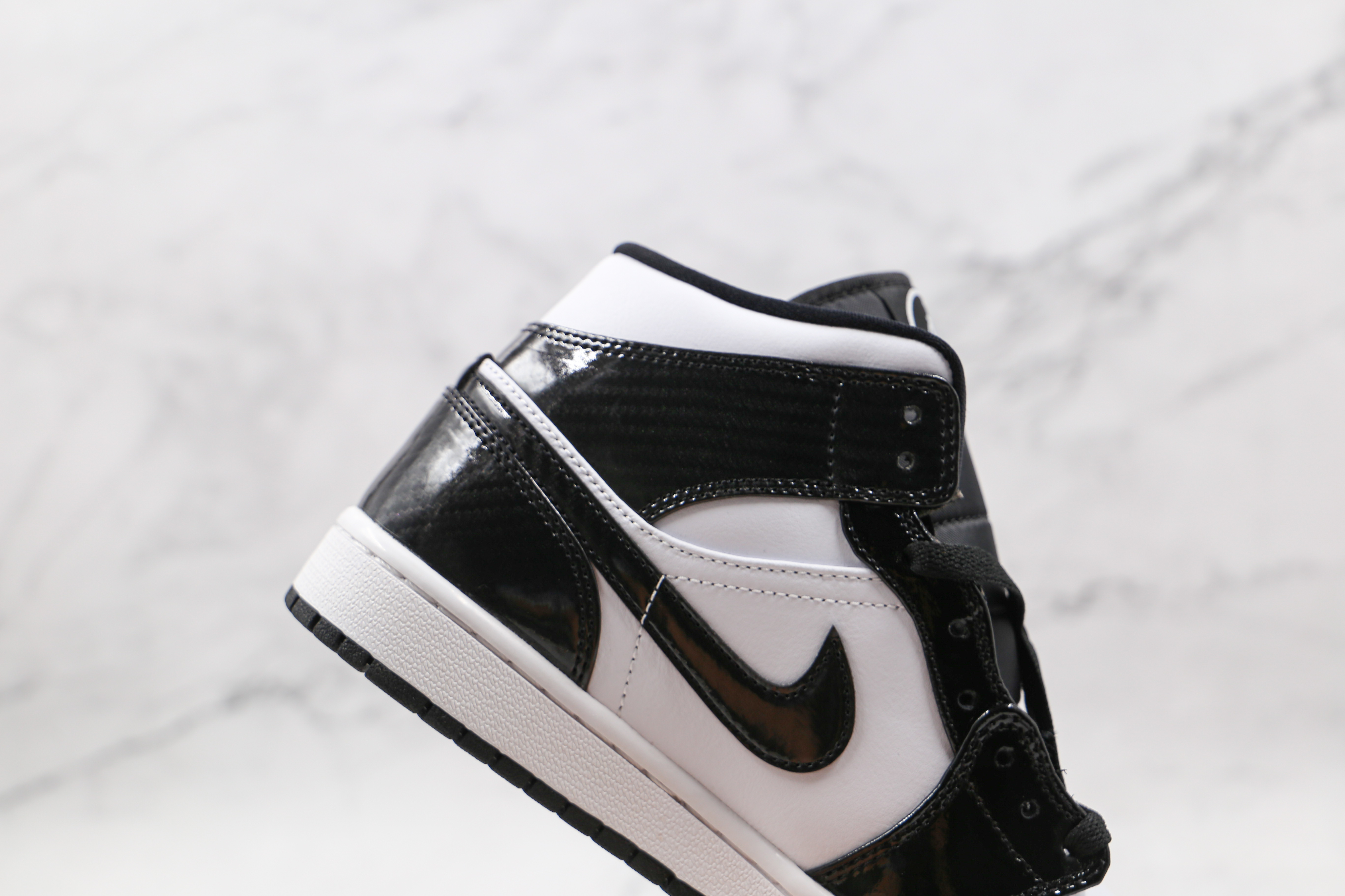 Jordan 1 Mid Carbon Fiber  DD1649-001