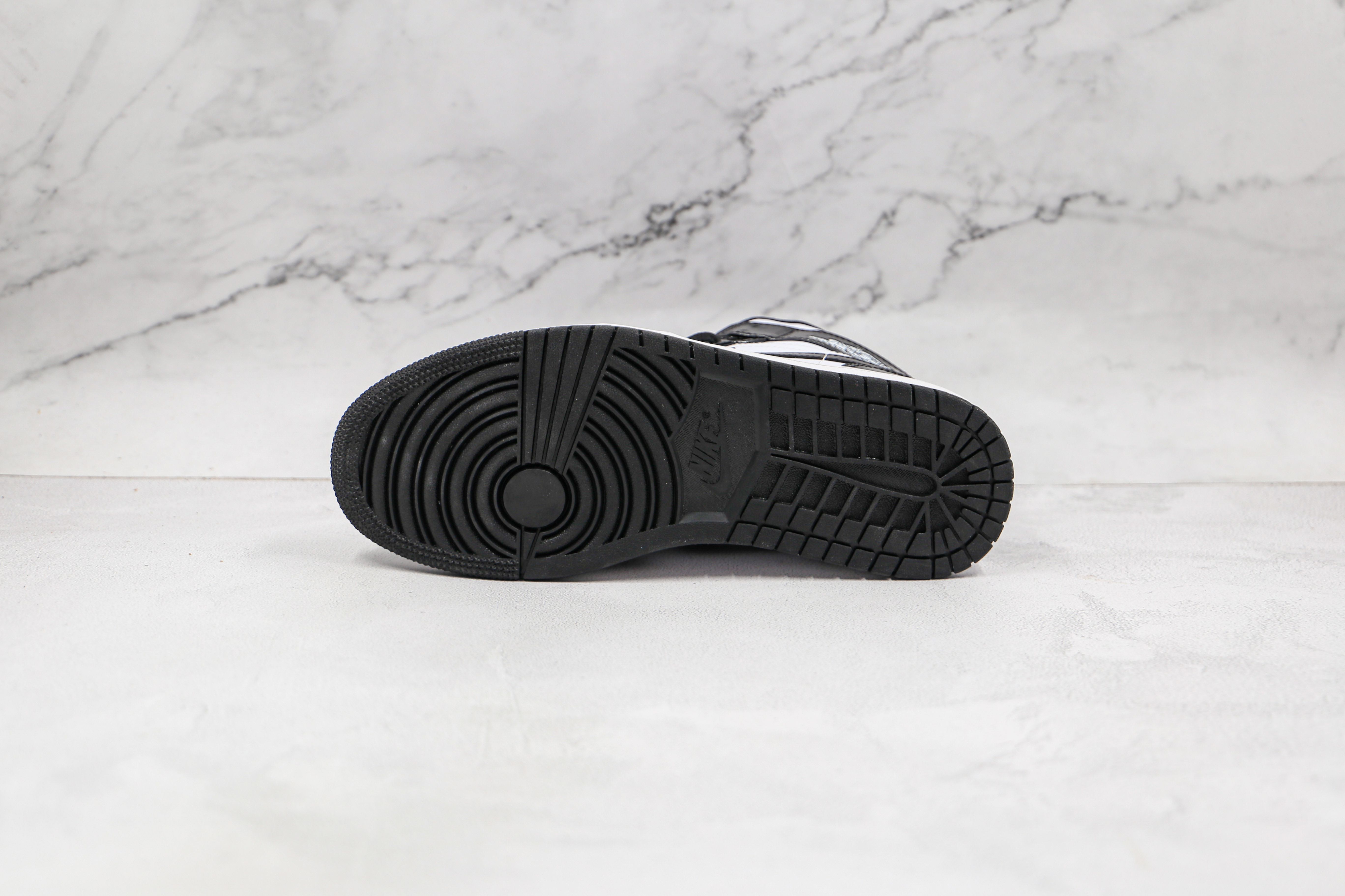 Jordan 1 Mid Carbon Fiber  DD1649-001
