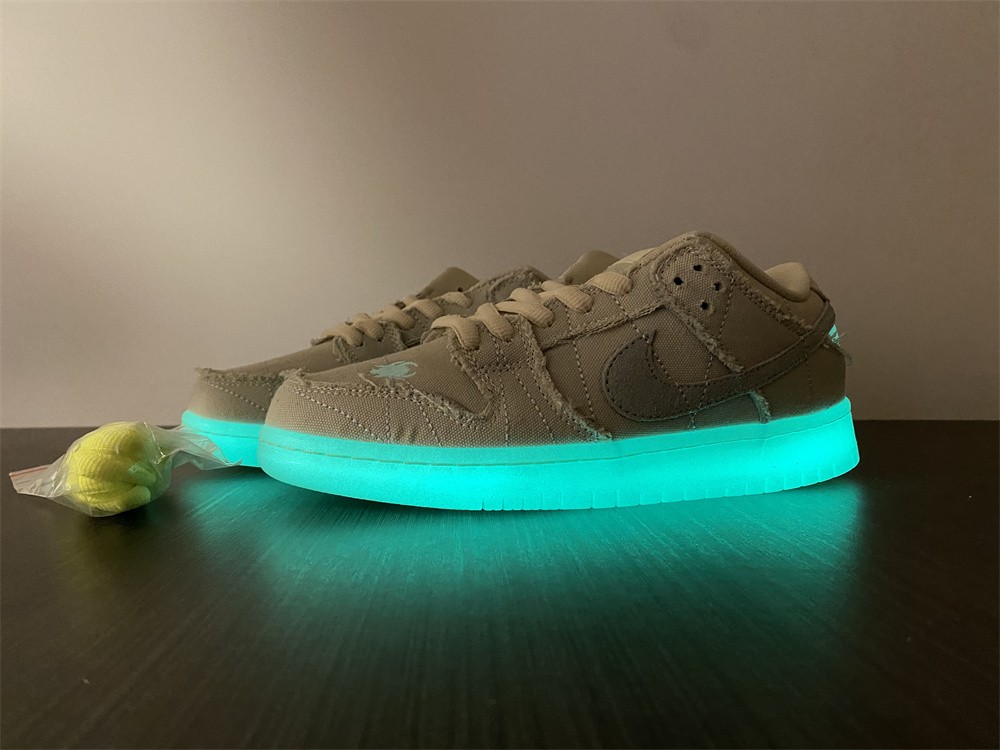 Nike SB Dunk Low Mummy DM0774-111