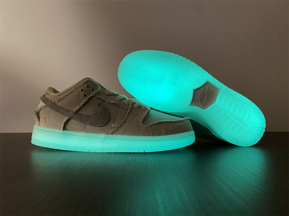 Nike SB Dunk Low Mummy DM0774-111