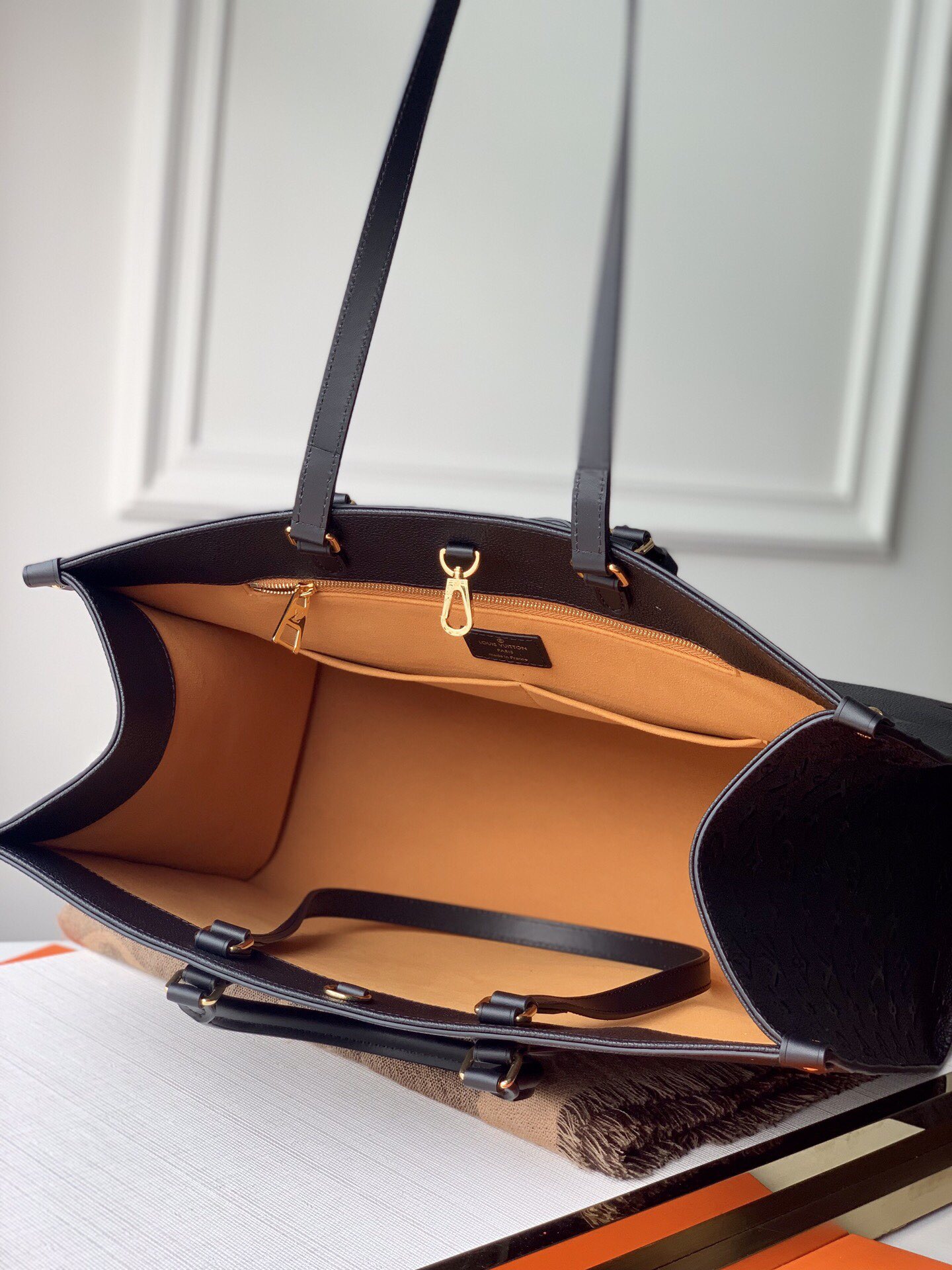L0u1s Vu1tton Onthego Empreinte MM Black in Leather with Gold-tone