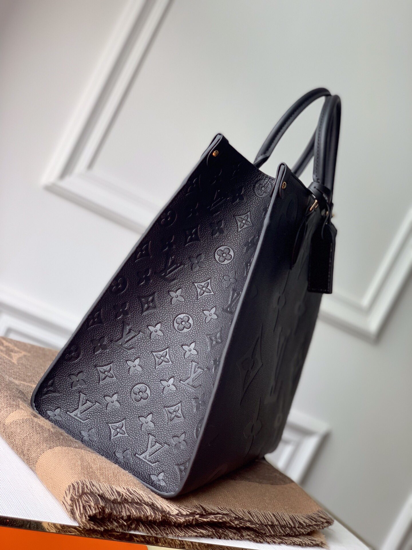 L0u1s Vu1tton Onthego Empreinte MM Black in Leather with Gold-tone
