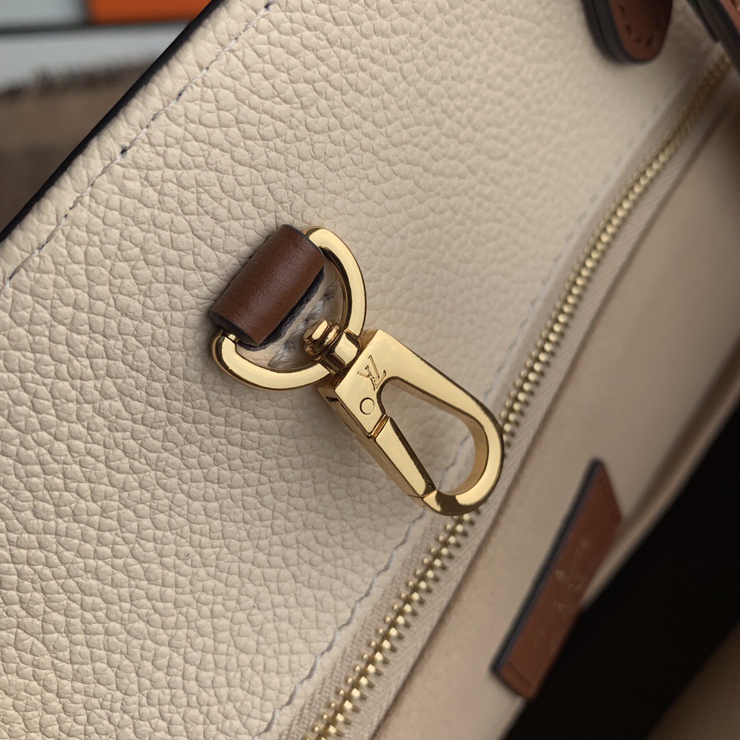 L0u1s Vu1tton Onthego Empreinte MM Turtledove in Leather with Gold-tone