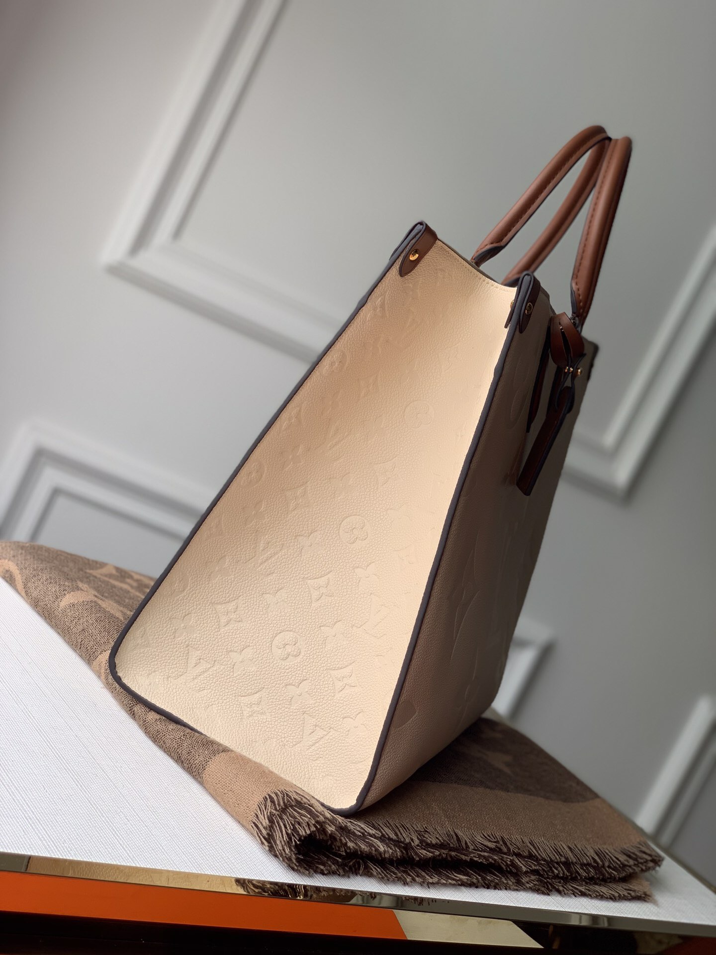 L0u1s Vu1tton Onthego Empreinte MM Turtledove in Leather with Gold-tone