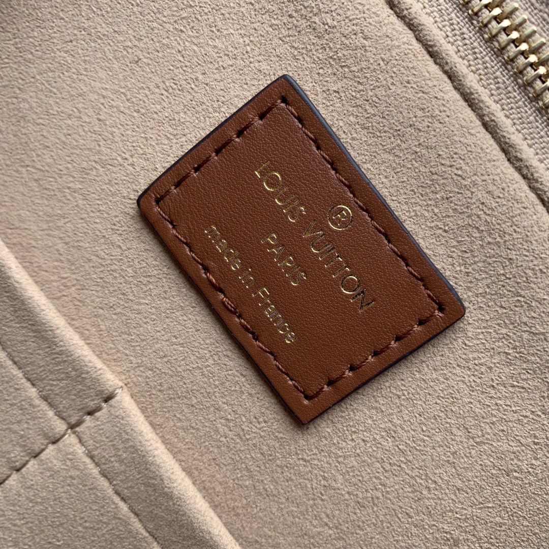 L0u1s Vu1tton Onthego Empreinte MM Turtledove in Leather with Gold-tone