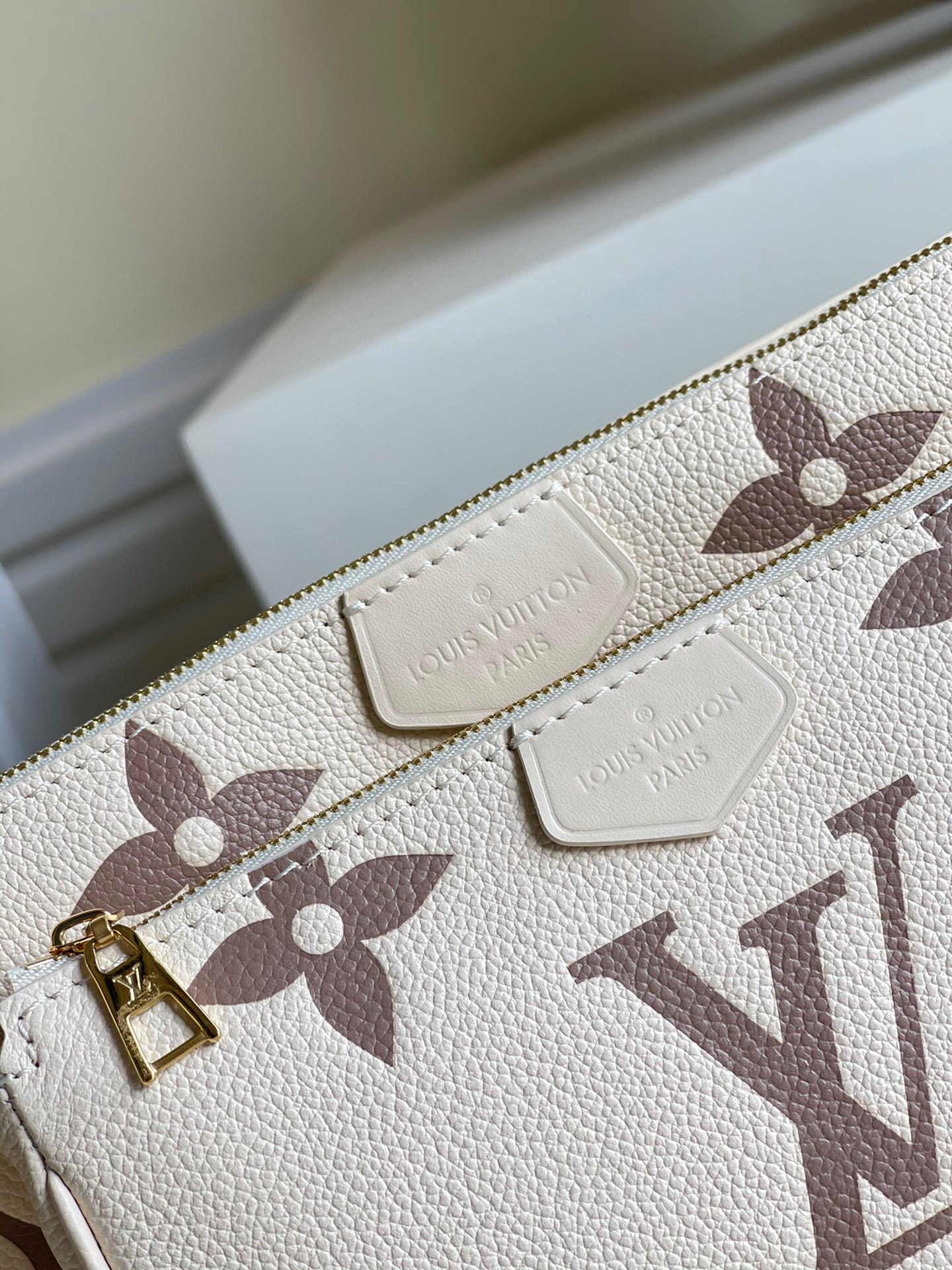 1V Multi Pochette Accessories M45777 24 x 13.5 x 4CM