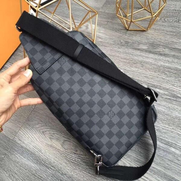 L0u1s Vu1tton Avenue Sling Bag 20 x 31 x 10 cm