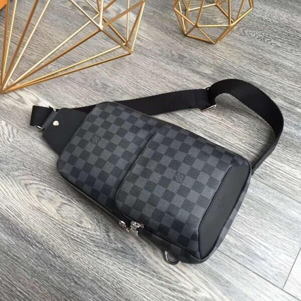 L0u1s Vu1tton Avenue Sling Bag 20 x 31 x 10 cm