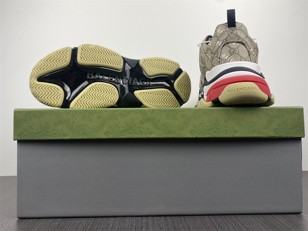 Gvcc1 x Ba1enc1aga The Hacker Project Triple S Beige 681066ULZ10 9795