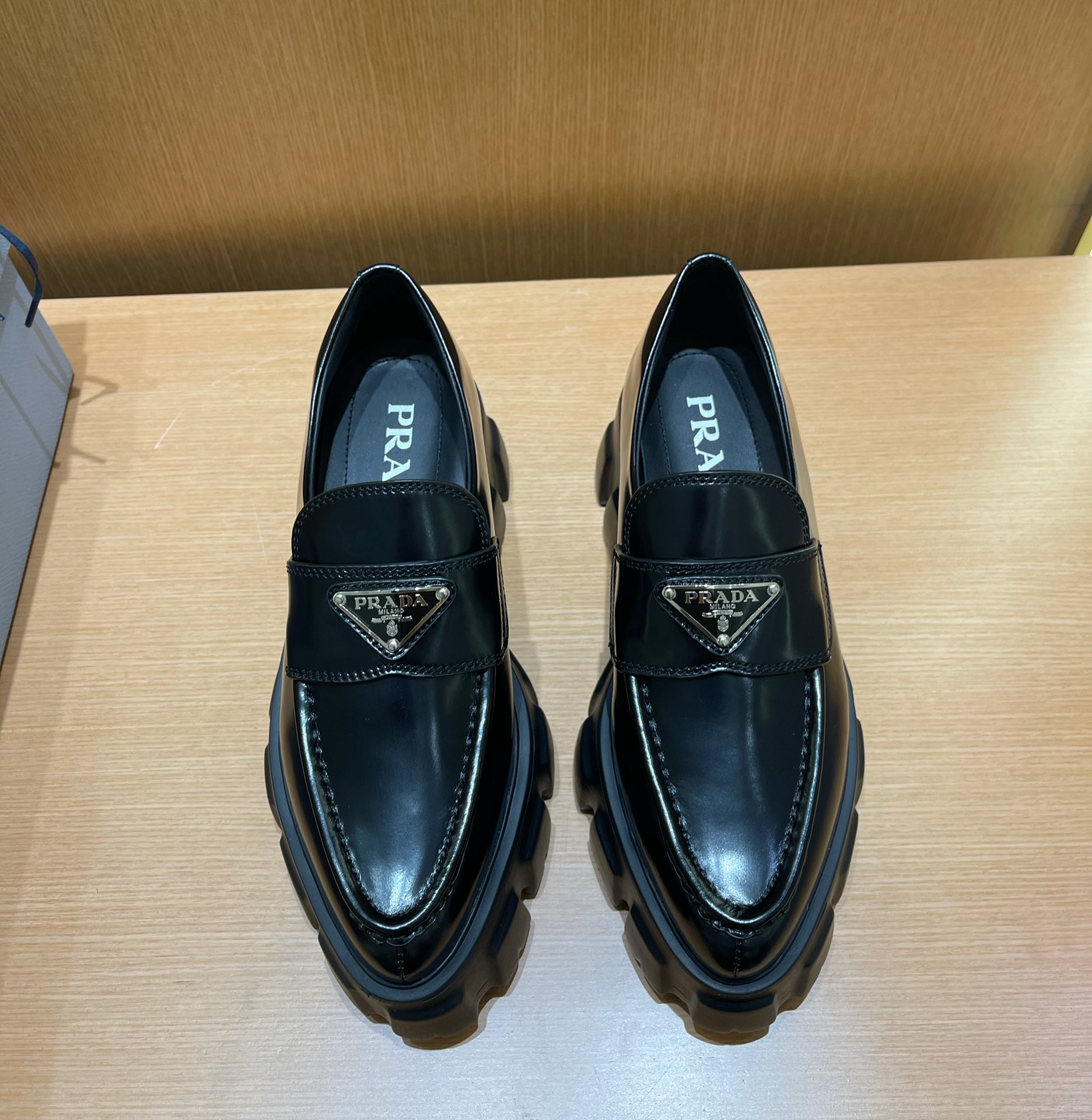 Pra0a shoes 2022010701