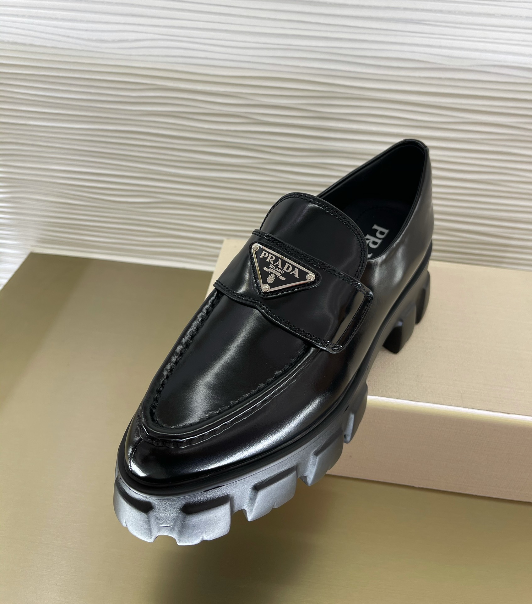 Pra0a shoes 2022010701