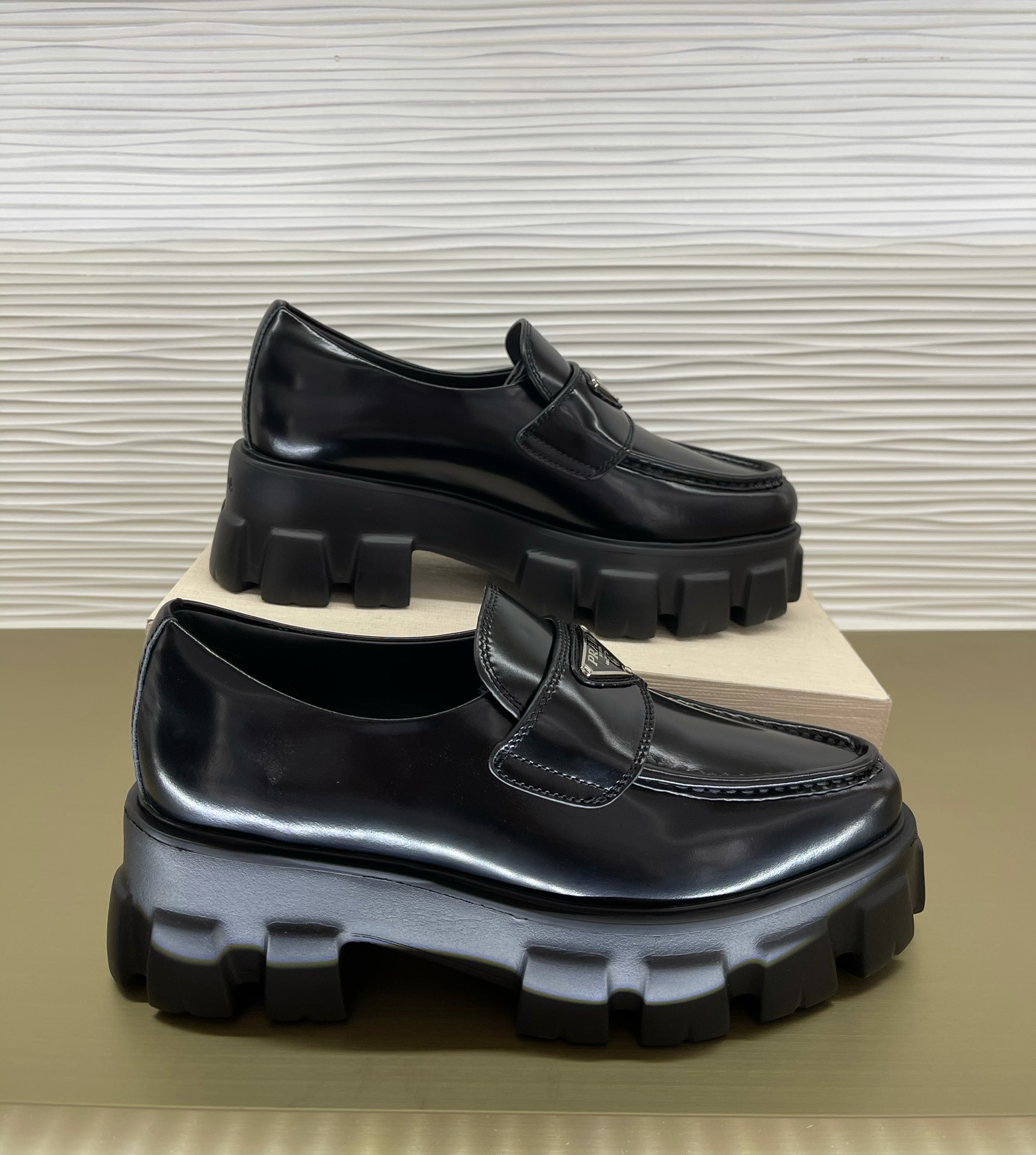 Pra0a shoes 2022010701