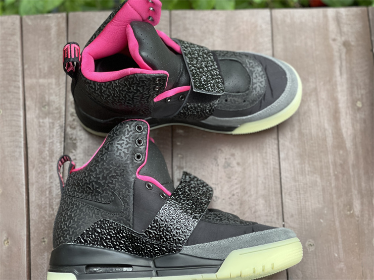 nike air Y**zy 1 blink  366164-003