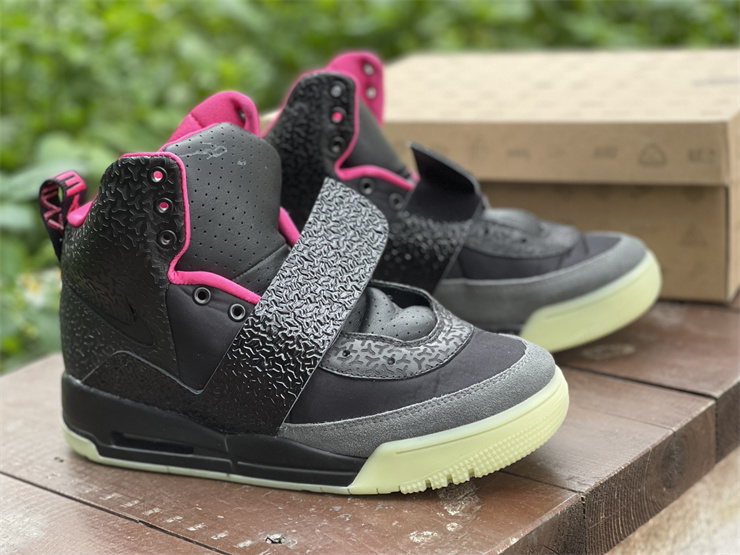 nike air Y**zy 1 blink  366164-003
