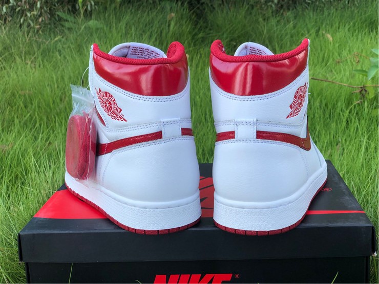 Jordan 1 Retro Metallic Red 2017  555088-103