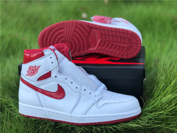 Jordan 1 Retro Metallic Red 2017  555088-103