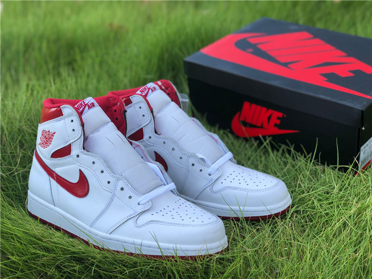 Jordan 1 Retro Metallic Red 2017  555088-103