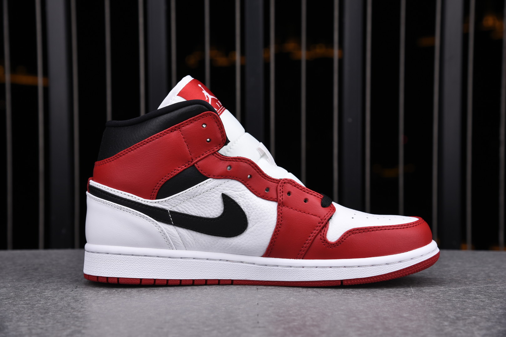 Jordan 1 Mid Chicago 2020 554724-173