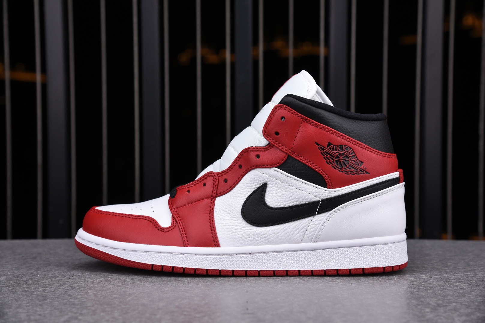 Jordan 1 Mid Chicago 2020 554724-173