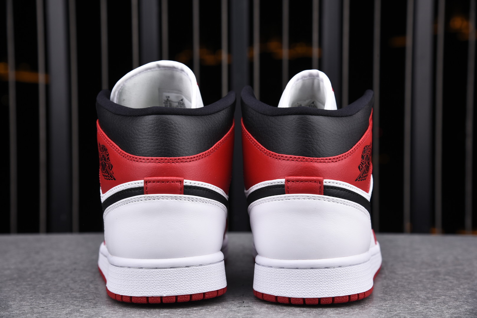 Jordan 1 Mid Chicago 2020 554724-173