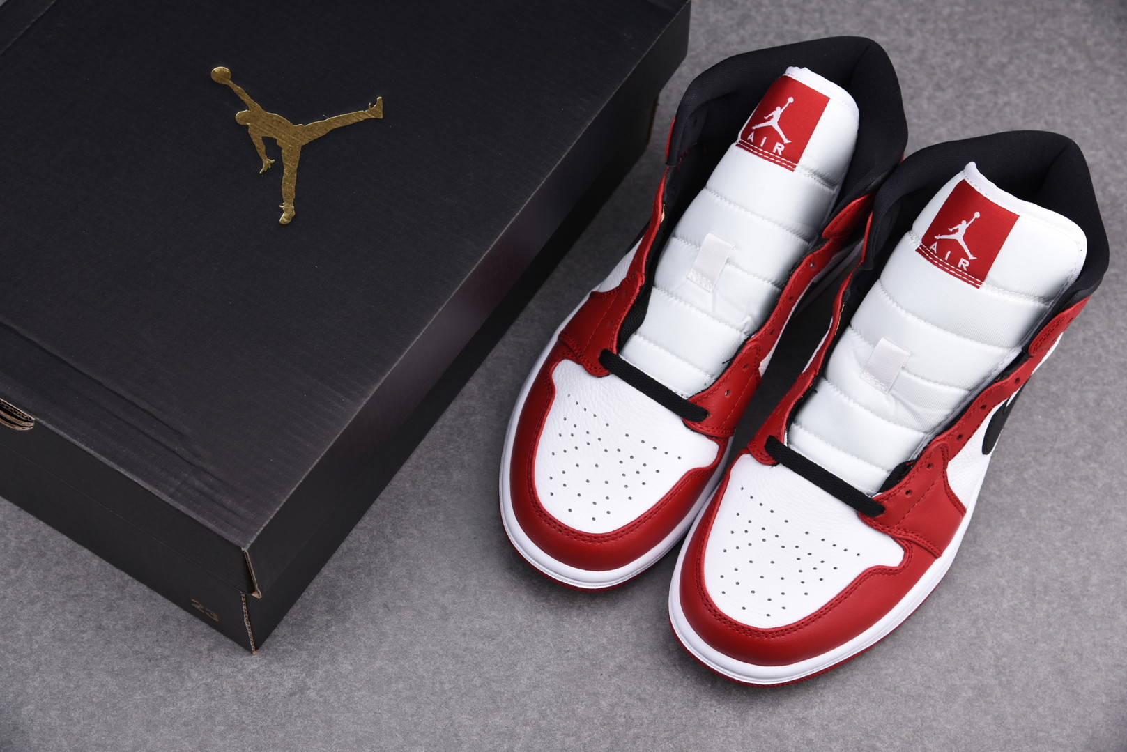 Jordan 1 Mid Chicago 2020 554724-173