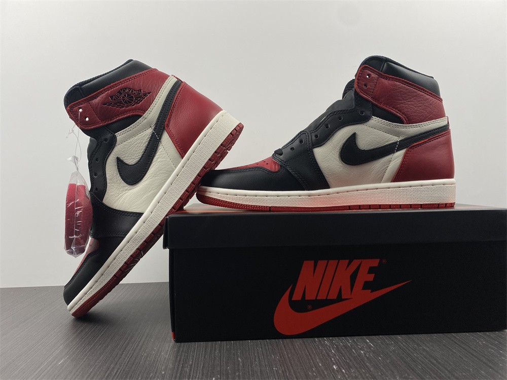 Jordan 1 Retro High Bred Toe  555088-610