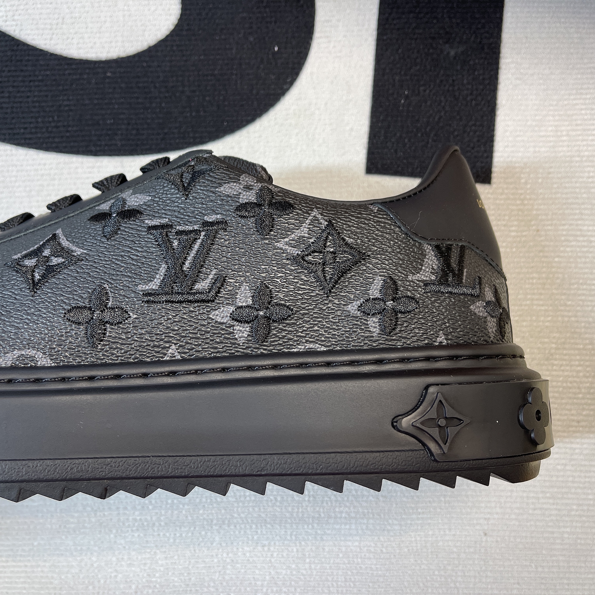 LV Time out Sneaker 2022053101