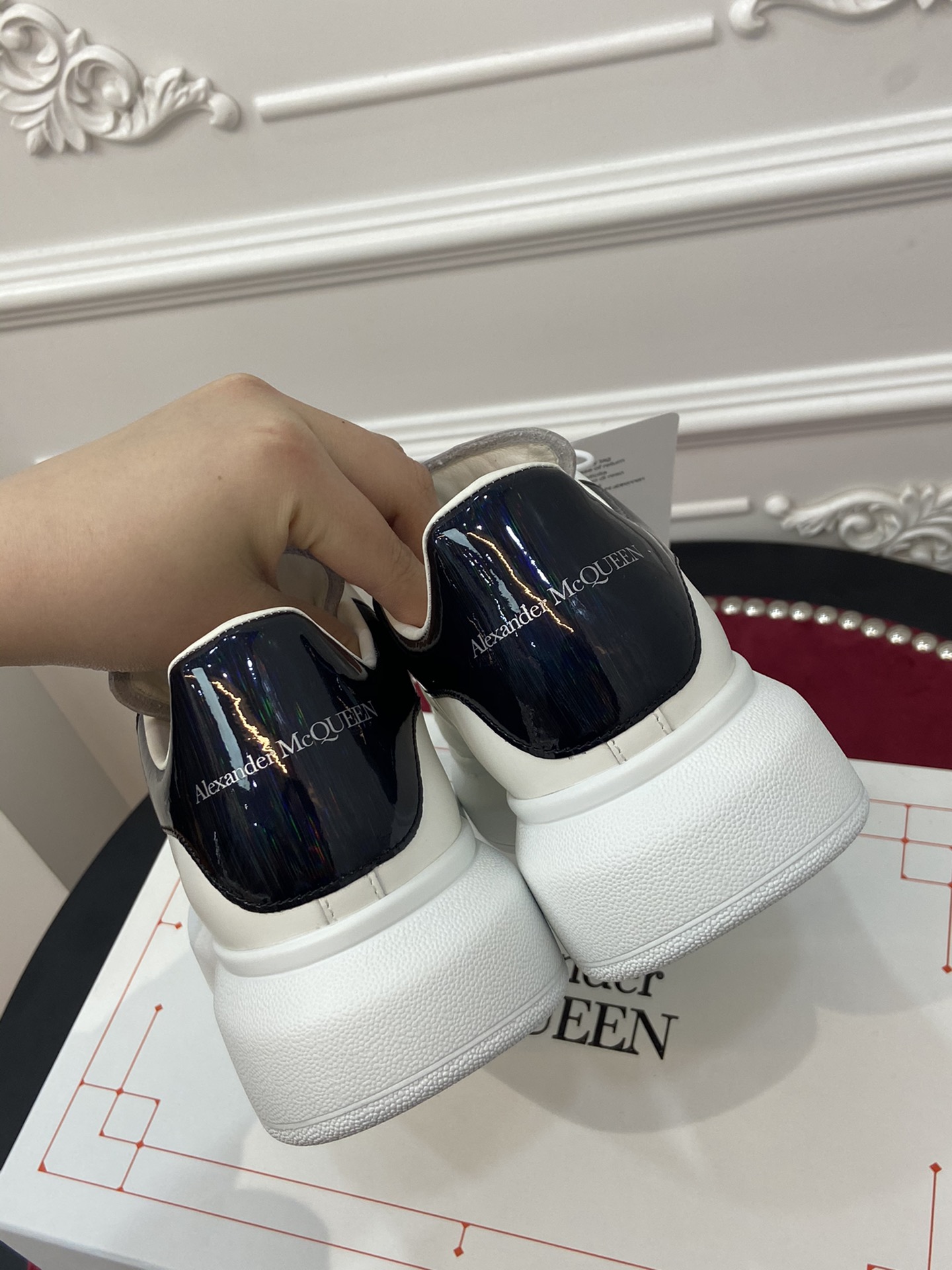 alexander M*Q*en 202206060602