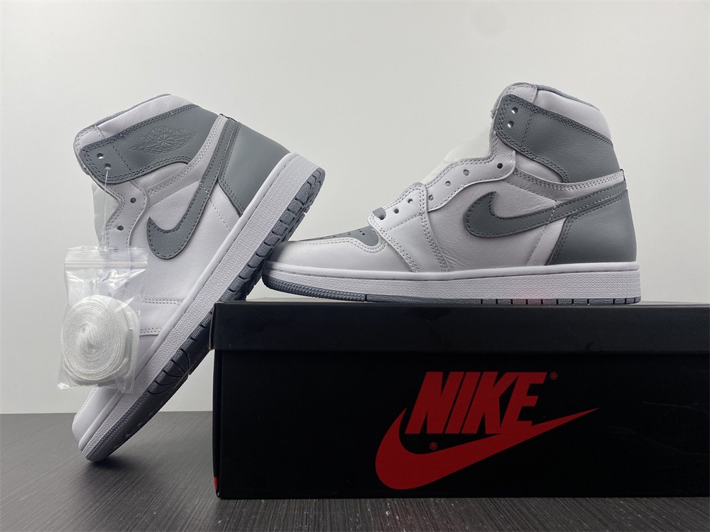 Air Jordan 1 High OG Stealth 555088-037