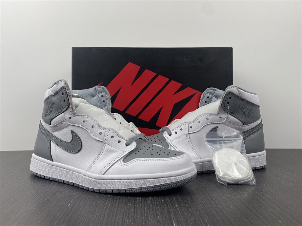 Air Jordan 1 High OG Stealth 555088-037