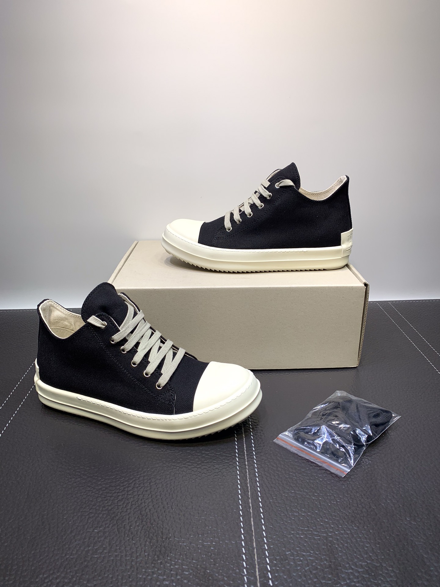 Rick Owens sneaker 2022060801