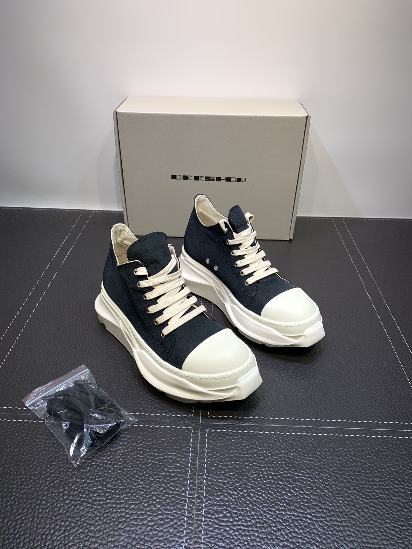 Rick Owens sneaker 2022060802