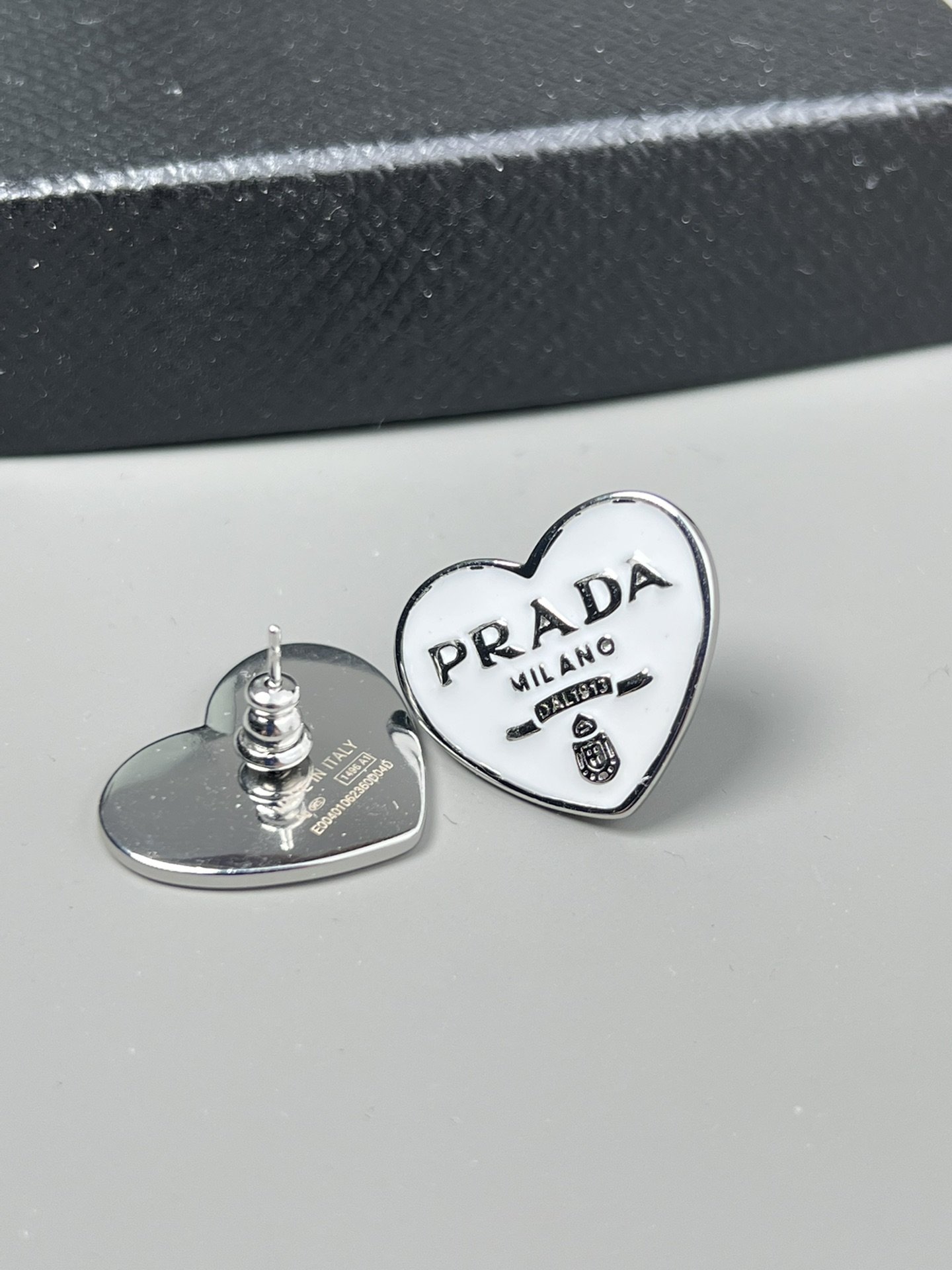 Pra0a Earrings 2022061603