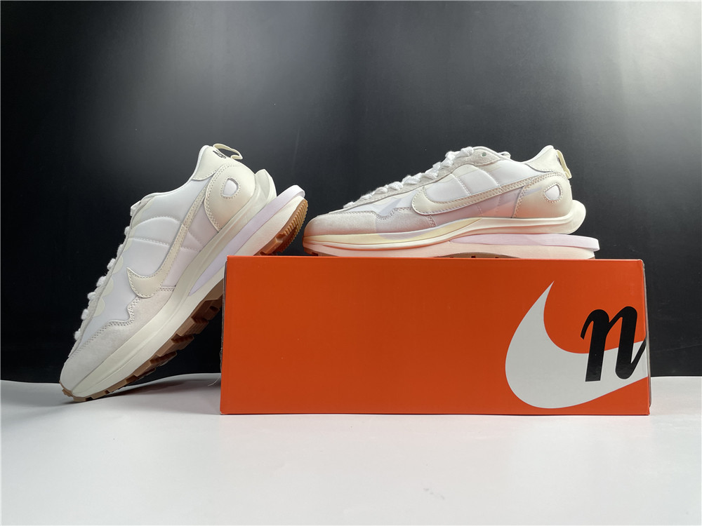 Nike Vaporwaffle sacai Sail Gum  DD1875-100