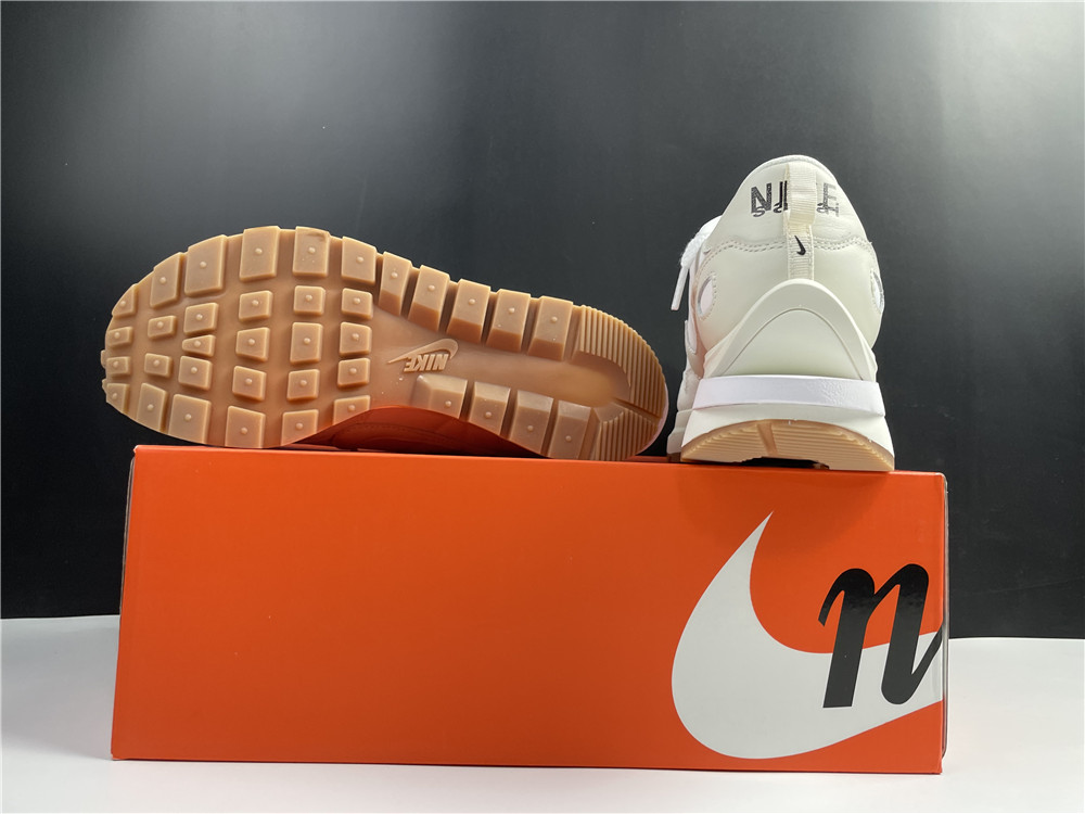Nike Vaporwaffle sacai Sail Gum  DD1875-100