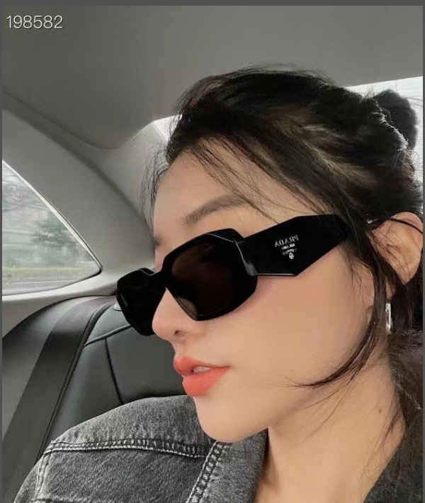 Pra0a sunglasses PR 17WS