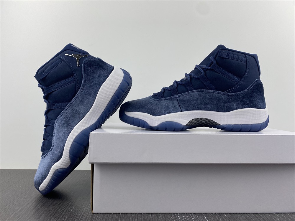 Jordan 11 Retro Midnight Navy (W)  AR0715-441