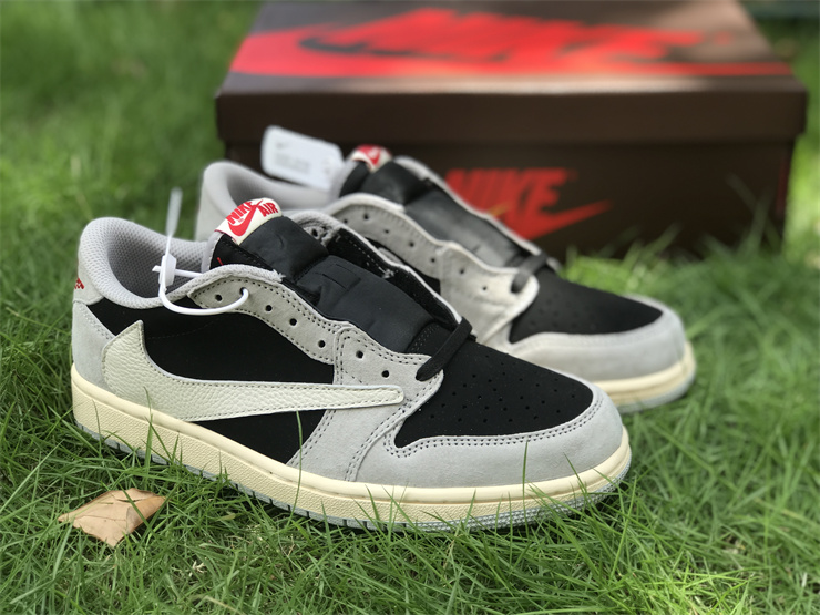 Travis Scott x Air Jordan 1 low DM7866-010