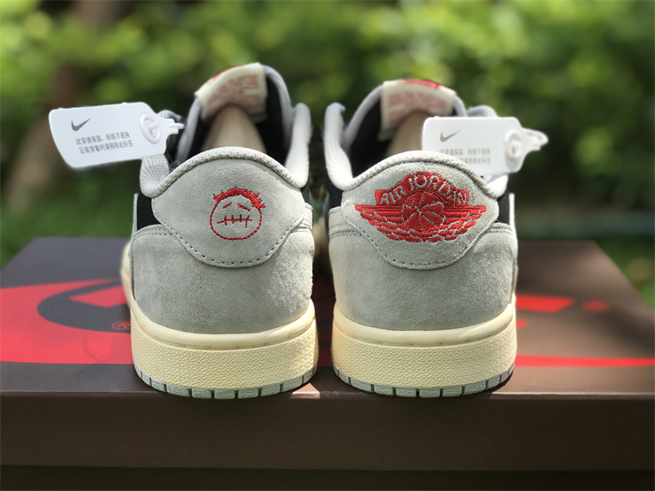 Travis Scott x Air Jordan 1 low DM7866-010