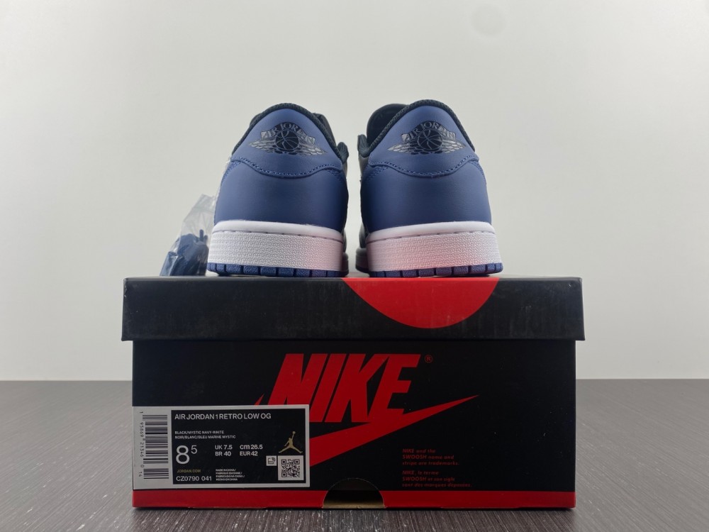 Jordan 1 Retro Low OG Mystic Navy  CZ0790-041