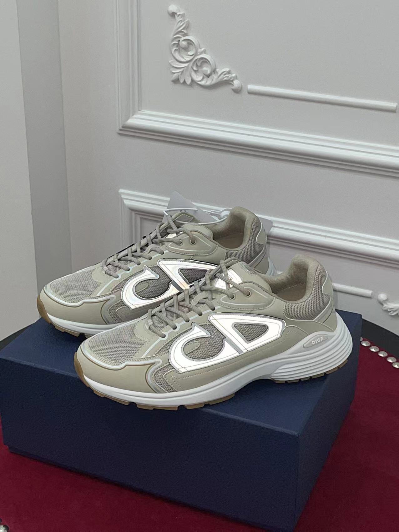 D10r B30 sneaker 2022082201