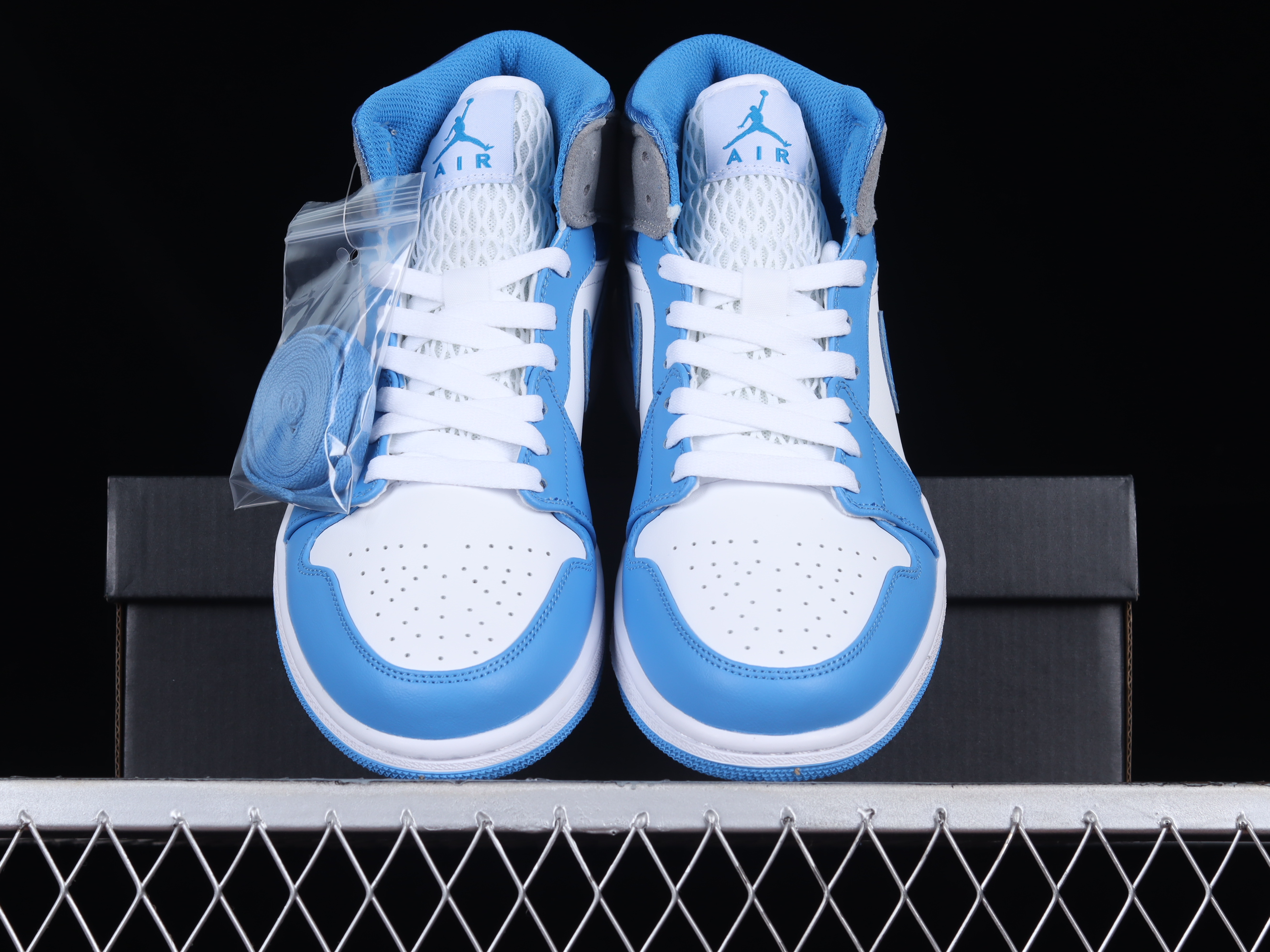 Jordan 1 Mid University Blue Grey DX9276-100