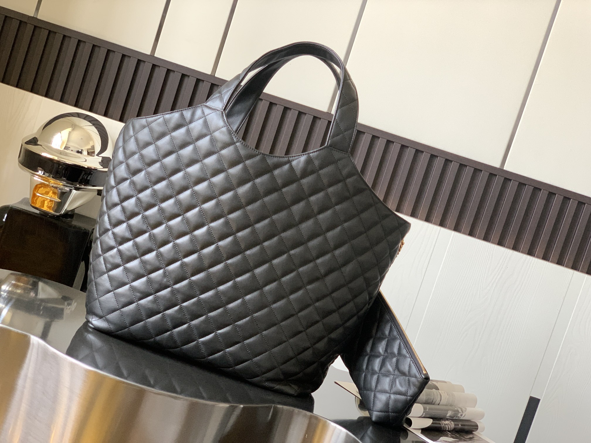 y5l Sa**t Lau*nt icare maxi shopping bag quilted lambskin black